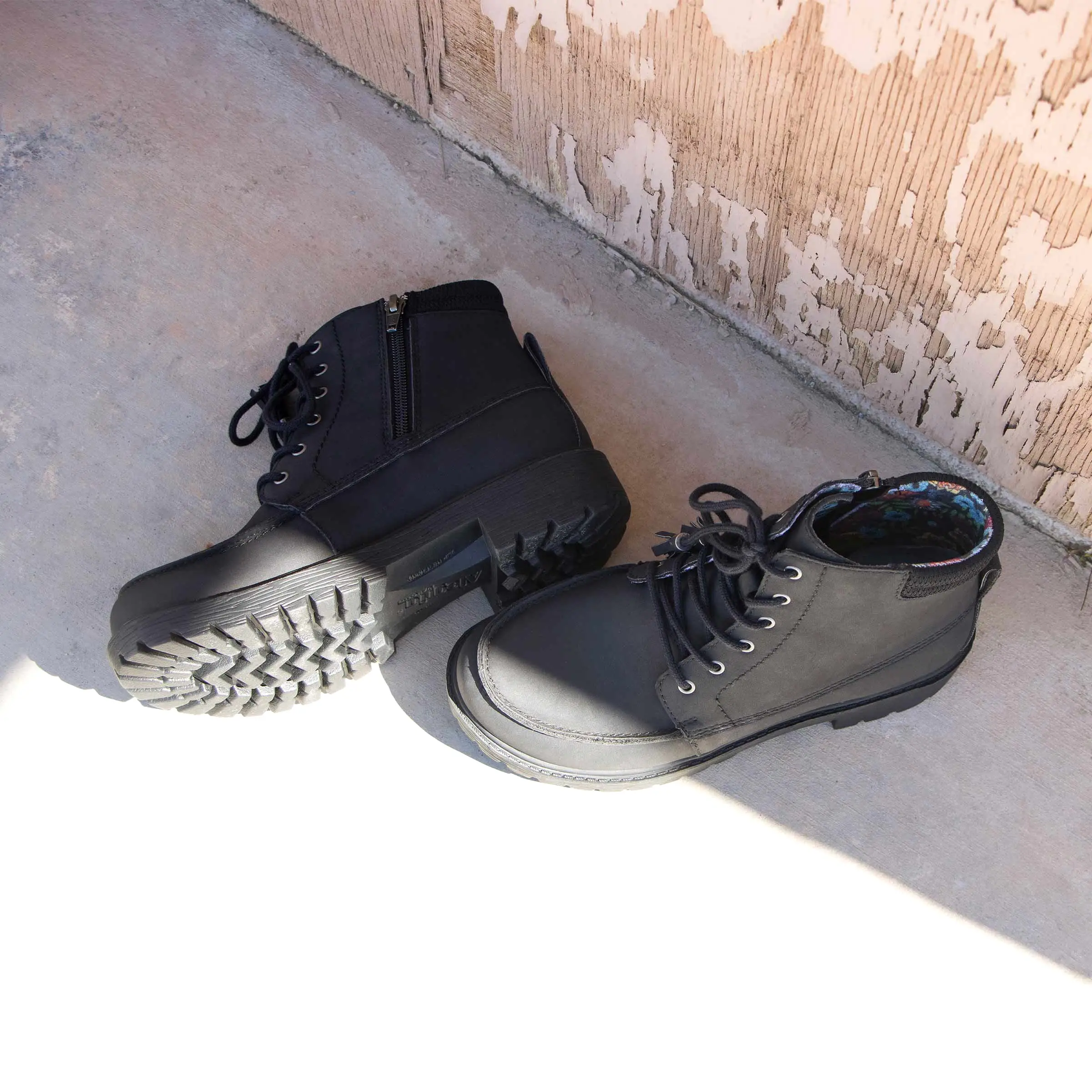 Chevon Relaxed Tar Boot