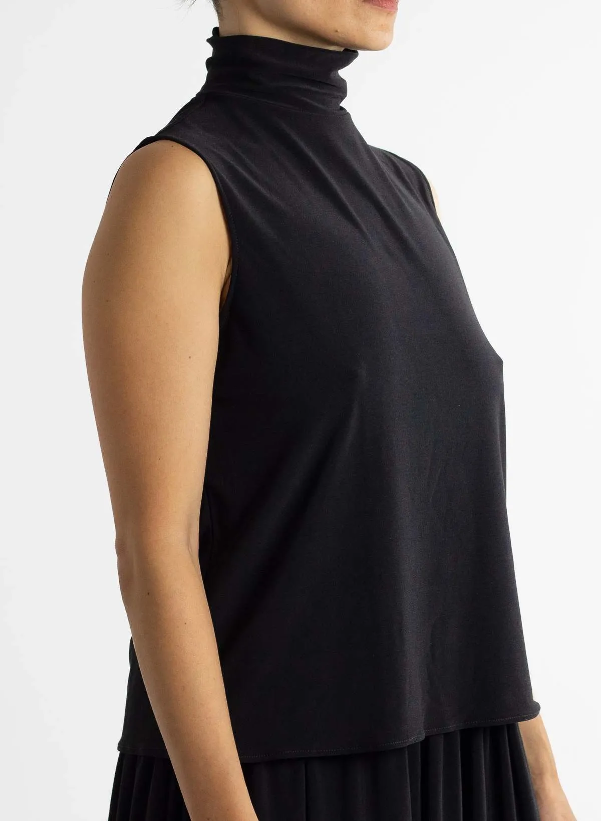 Sleeveless Turtleneck Top - Black